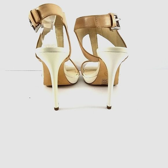 NWOT!!! Micheal by Micheal Kors T-Strap Sandals Size 8. S756 - Picture 2 of 8